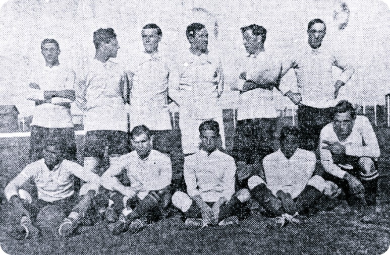1916년 남미 축구 선수권 대회에 출전한 우루과이 대표팀