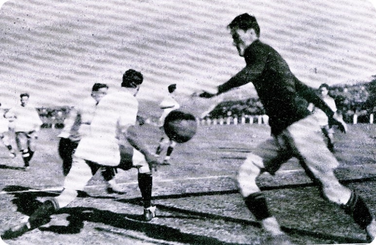 1920년 남미 축구를 기록한 흑백 사진