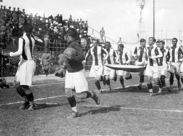 1927년 남미축구선수권대회에서 행진하는 페루 대표팀