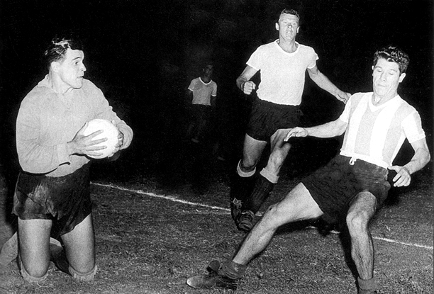 1956년 센테나리오에서 열린 남미축구선수권대회의 경기 장면