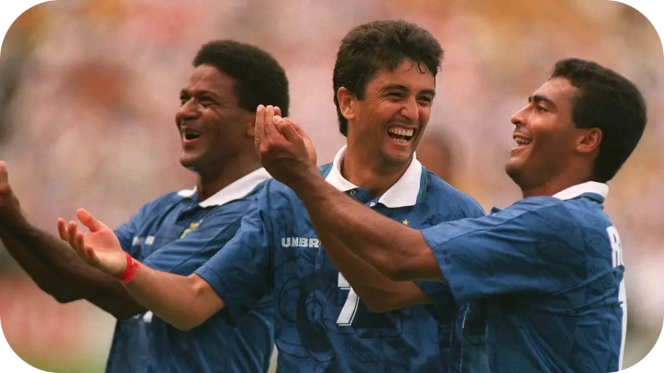 1994 FIFA 월드컵 네덜란드전에서 베베투의 요람 세리머니를 함께하는 마지뉴와 호마리우