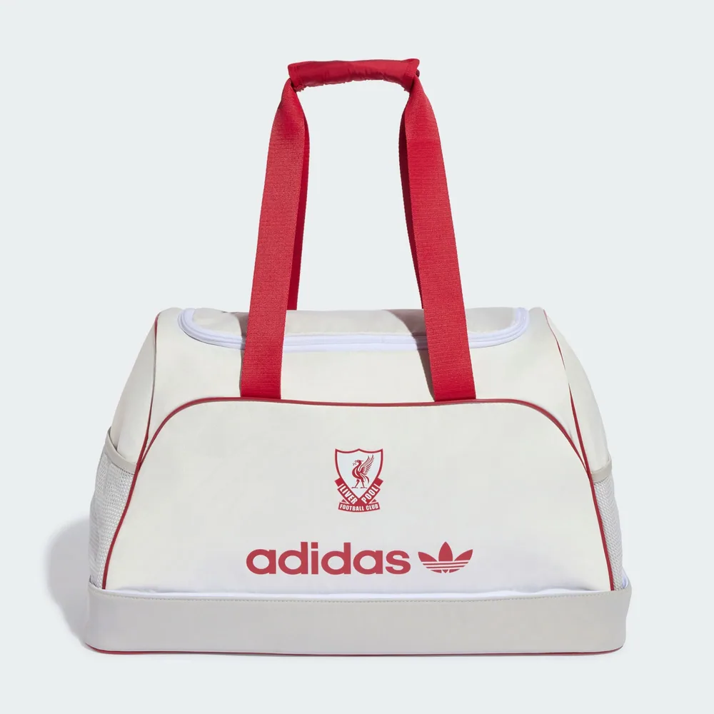 흰 몸통에 빨간 손잡이와 리버풀 문장, 아디다스 트레포일 로고가 들어간 리버풀 FC 풋볼 백