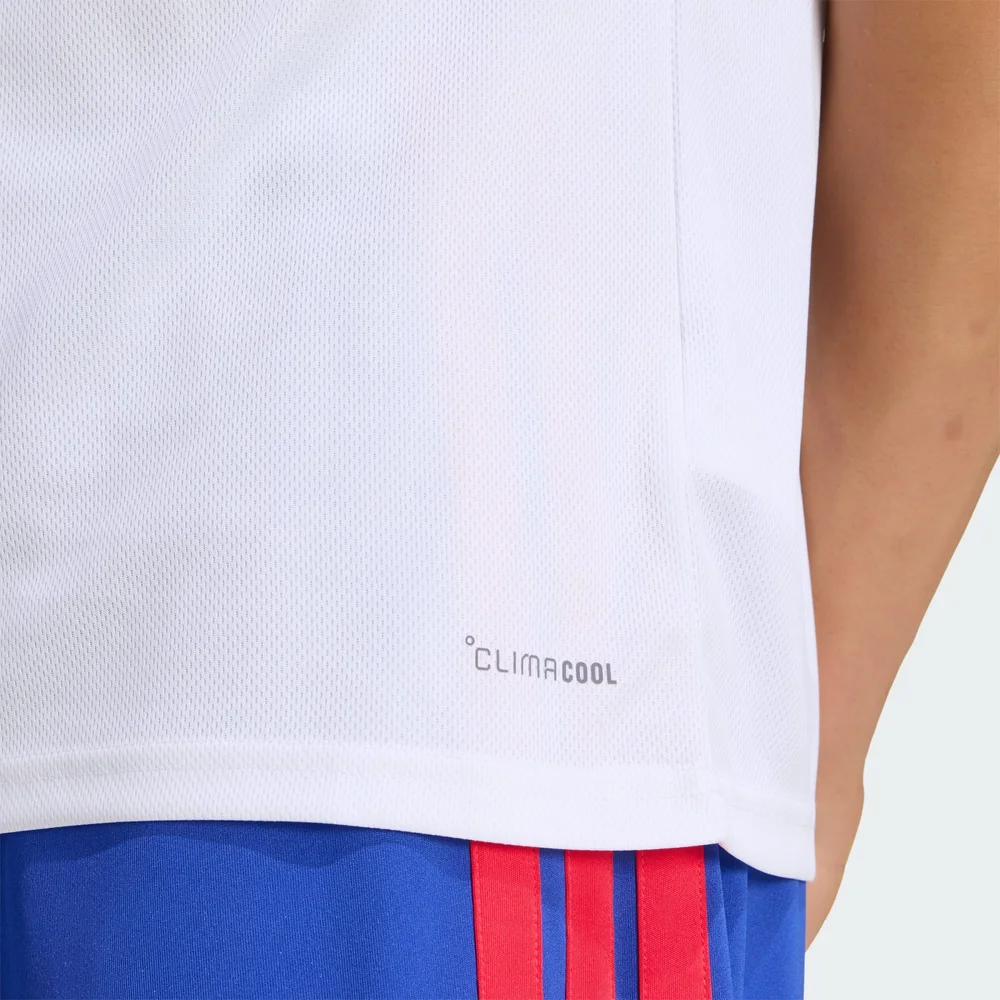 리옹 2026/27 홈 유니폼 밑단의 Climacool 표기와 빨강·파랑 줄이 들어간 파란 반바지