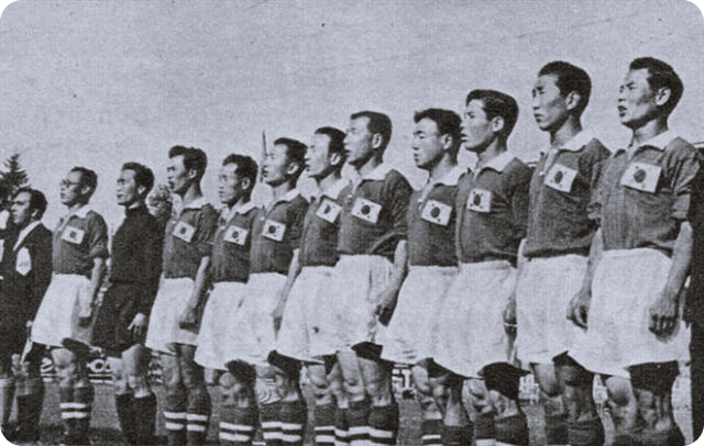 1954 FIFA 월드컵에 참가한 대한민국 축구 국가대표팀 선수들이 도열한 모습