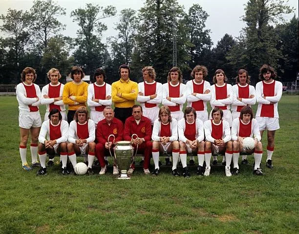 1971-72시즌 공식전 한 경기만 패하고 트레블을 달성한 아약스 선수단