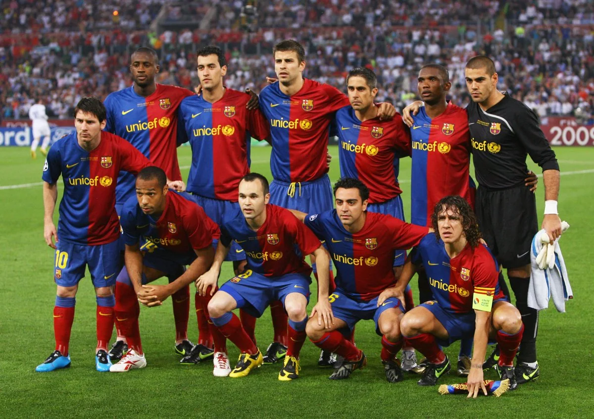 2008-09시즌 스페인 최초의 대륙 트레블을 완성한 FC 바르셀로나 선수단